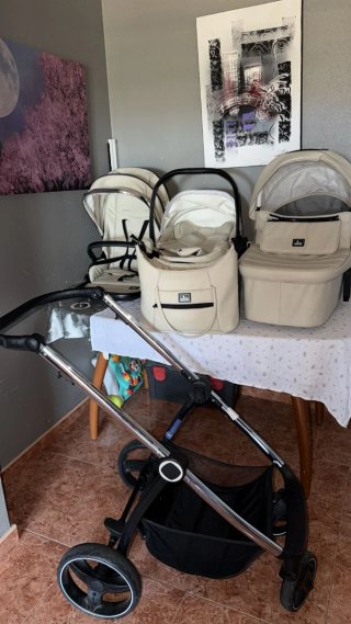 Cochecito de bebé de marca, nuevo