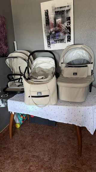 Cochecito de bebé de marca, nuevo