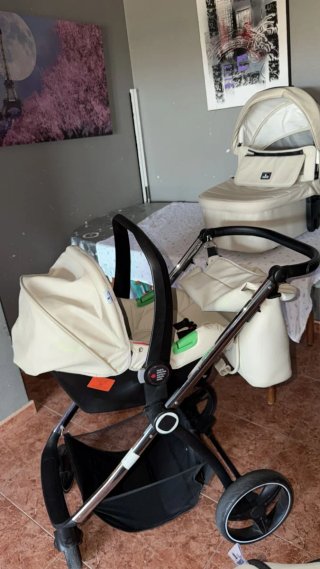 Cochecito de bebé de marca, nuevo