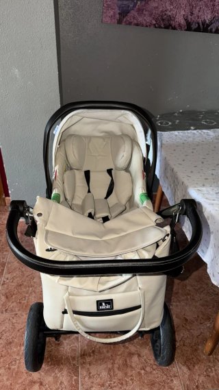 Cochecito de bebé de marca, nuevo