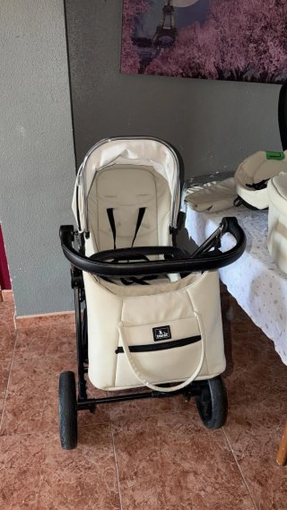 Cochecito de bebé de marca, nuevo