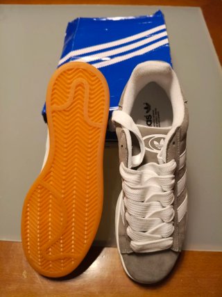 Zapatillas Adidas Grises y Blancas