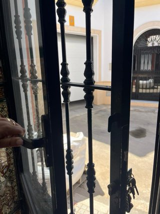 Puerta de hierro forjado