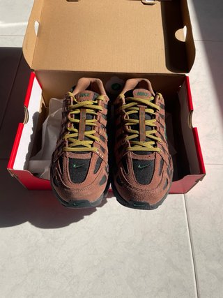 Nike P-6000 Premium Cordura. Marrón/Verde Talla 43
