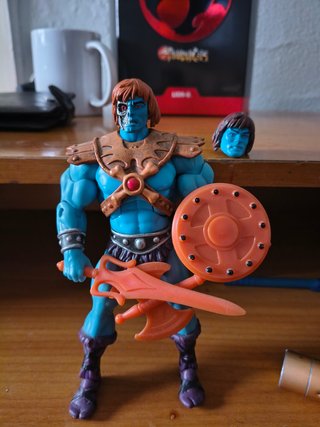Motuc Faker KO con cabeza Terminator