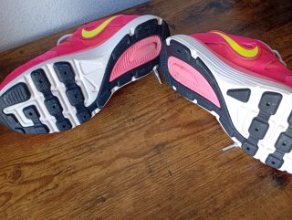 Zapatillas Nike Mujer Rosa y Amarillo