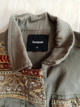 Cazadora Desigual verde y multicolor Talla L
