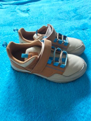 Zapatillas niño marrones y beige talla 32