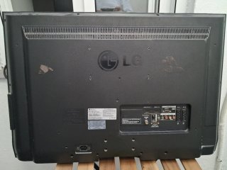 TV LG 32 Negra con Mando y Cable
