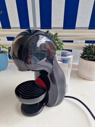 Cafetera Dolce Gusto Negra