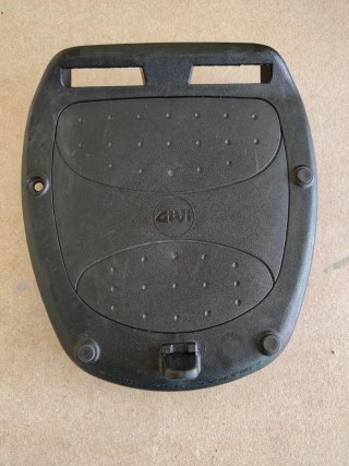 Baúl Givi 2 Cascos Moto + Anclaje