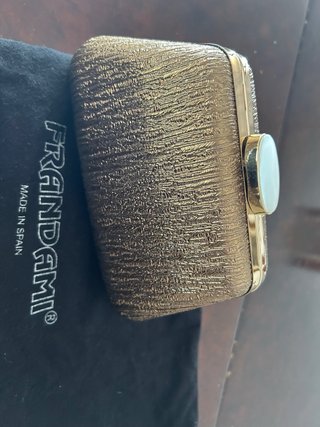 Bolso de mano dorado Frandami con cadena