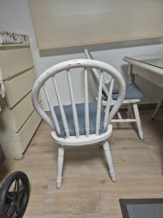 Mesa de comedor blanca madera +4 sillas+cristal