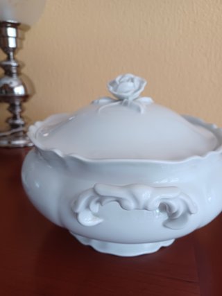 Sopera antigua de porcelana