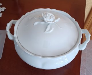 Sopera antigua de porcelana