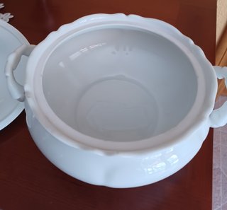 Sopera antigua de porcelana