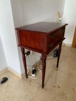 Mesa auxiliar de madera