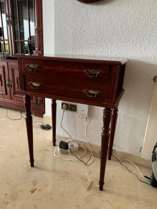 Mesa auxiliar de madera