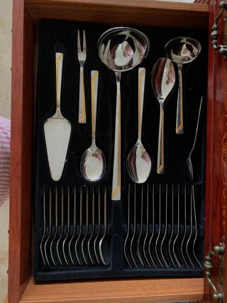 Mesa auxiliar de madera