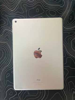 iPad pantalla intacta ligeras marcas parte trasera