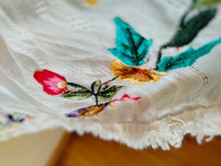 Vestido blanco bordado flores talla M