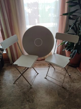 Mesa y 2 sillas plegables de metal
