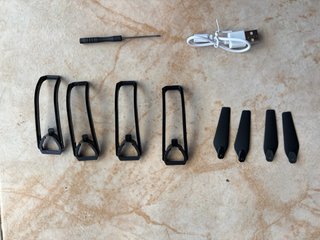 Accesorios Dron E88: Mando, Batería, Aspas, cables