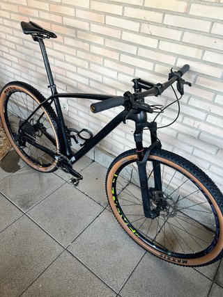 Berria Bravo Carbono 2020