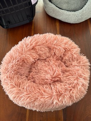 Cama felpuda rosa
