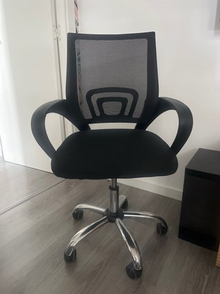 Silla de oficina ergonómica negra