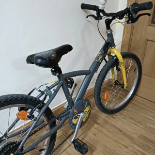 Bicicleta infantil BTWIN gris y amarilla
