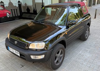 Toyota RAV4 / 4x4 / negro / descapotable / cabrio