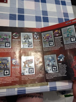Álbum Completo Invizimals Sticker Album