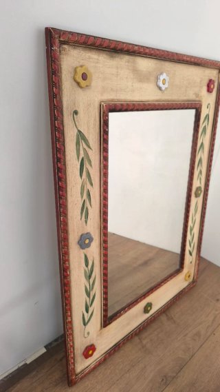 ESPEJO DE MADERA CON MARCO DE FLORES