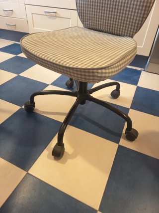 Silla de escritorio con ruedas