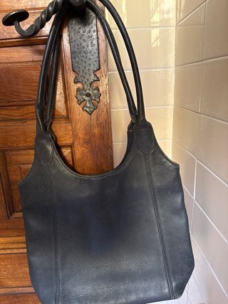 Bolso de piel negro