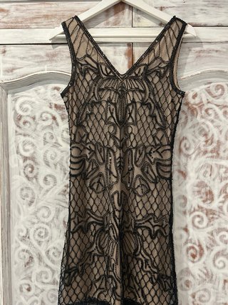 3 Vestidos de fiesta con lentejuelas.