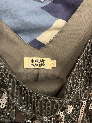 3 Vestidos de fiesta con lentejuelas.