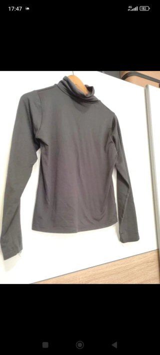 Camiseta térmica cuello alto negra
