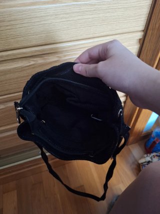 Bolso negro con flecos