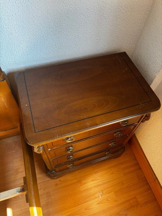 Conjunto de 2 mesitas de noche clásicas de maderas