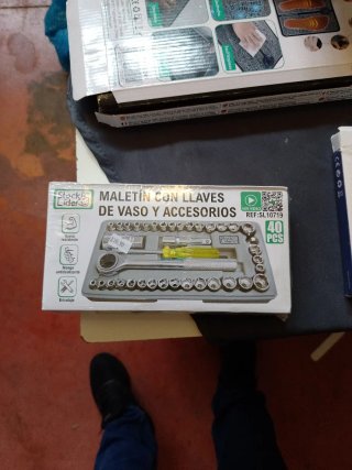 Maletín con llaves de vaso y accesorios