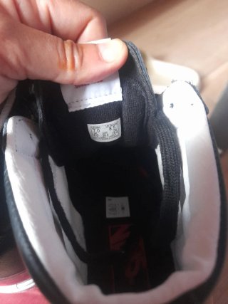 Zapatillas Vans Negras y Blancas