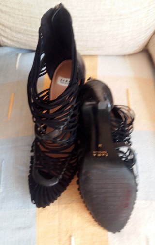 Sandalias tacon negras Zara T. 38
