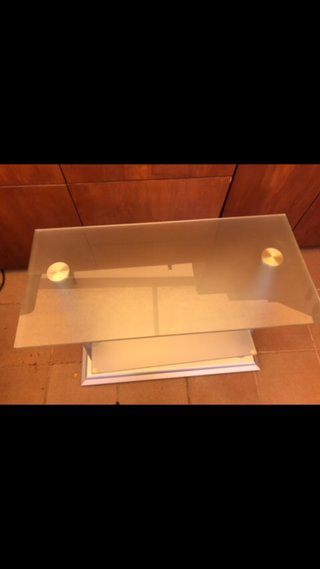 Mueble 2 estantes cristal y metal. Negociable
