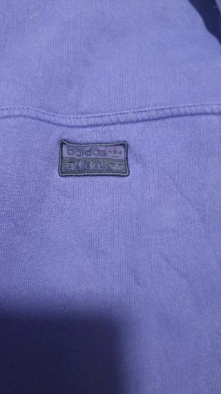 Sudadera azul con capucha