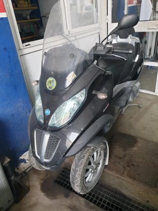 Piaggio MP3 500cc Maxi Scooter Negra