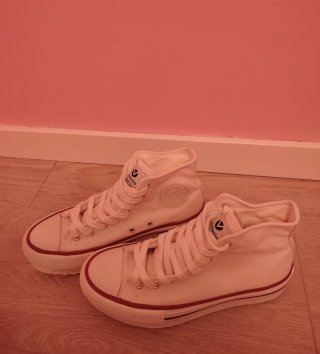 Zapatillas Victoria Blancas y Rojas