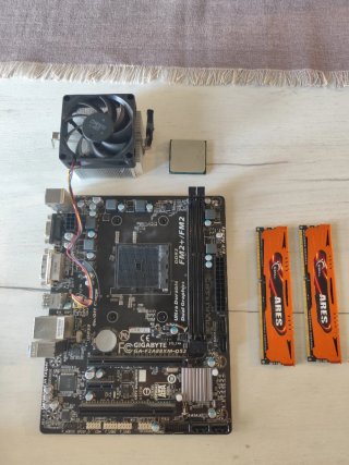 Placa Base Gigabyte FM2+ + AMD A10 + RAM DDR3