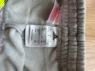 Pantalón corto niño Adidas gris  talla 11-12